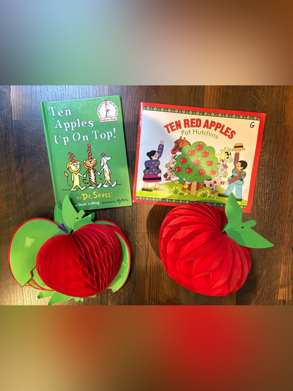 Early Childhood Apple Book Set and Red Paper Apple Decorations/Teaching Prop